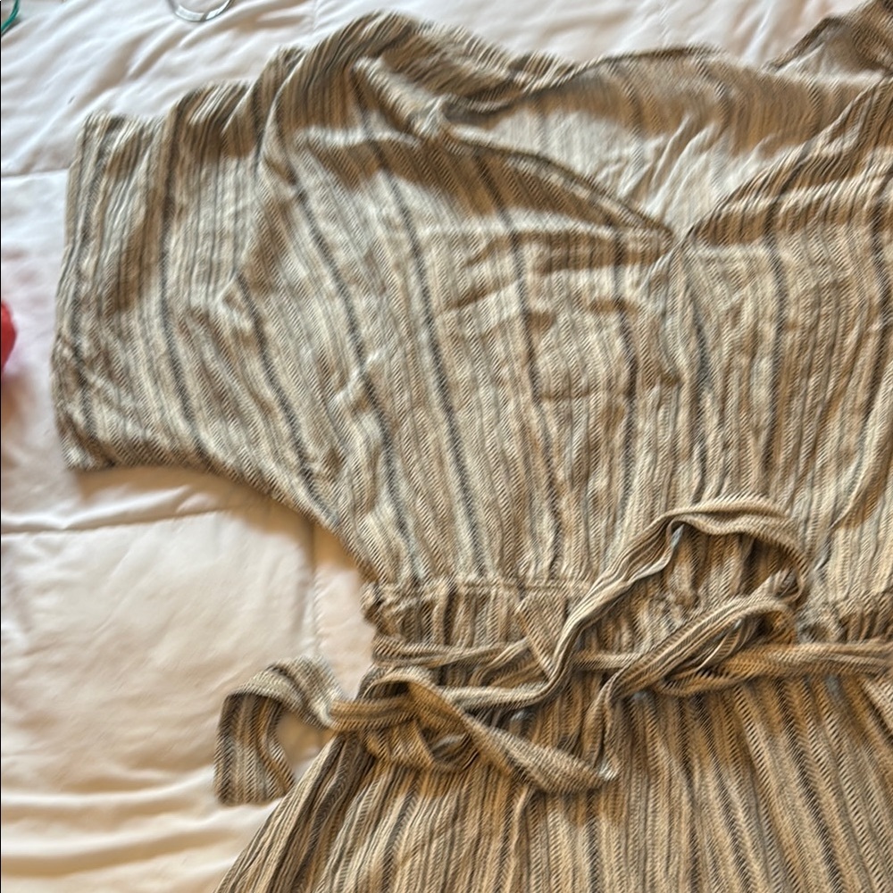 Patterned white and Gray Women's romper - Picture 3 of 6
